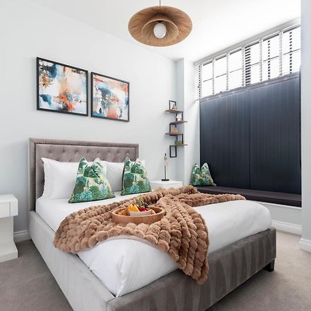 Elliot Oliver - Stylish 2 Bedroom Town Centre Apartment เชลเทนแฮม ภายนอก รูปภาพ