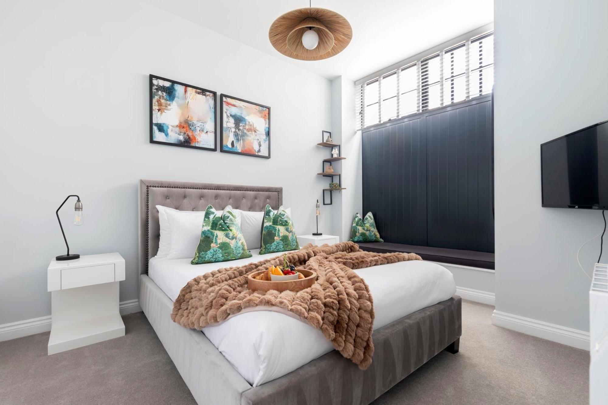 Elliot Oliver - Stylish 2 Bedroom Town Centre Apartment เชลเทนแฮม ภายนอก รูปภาพ