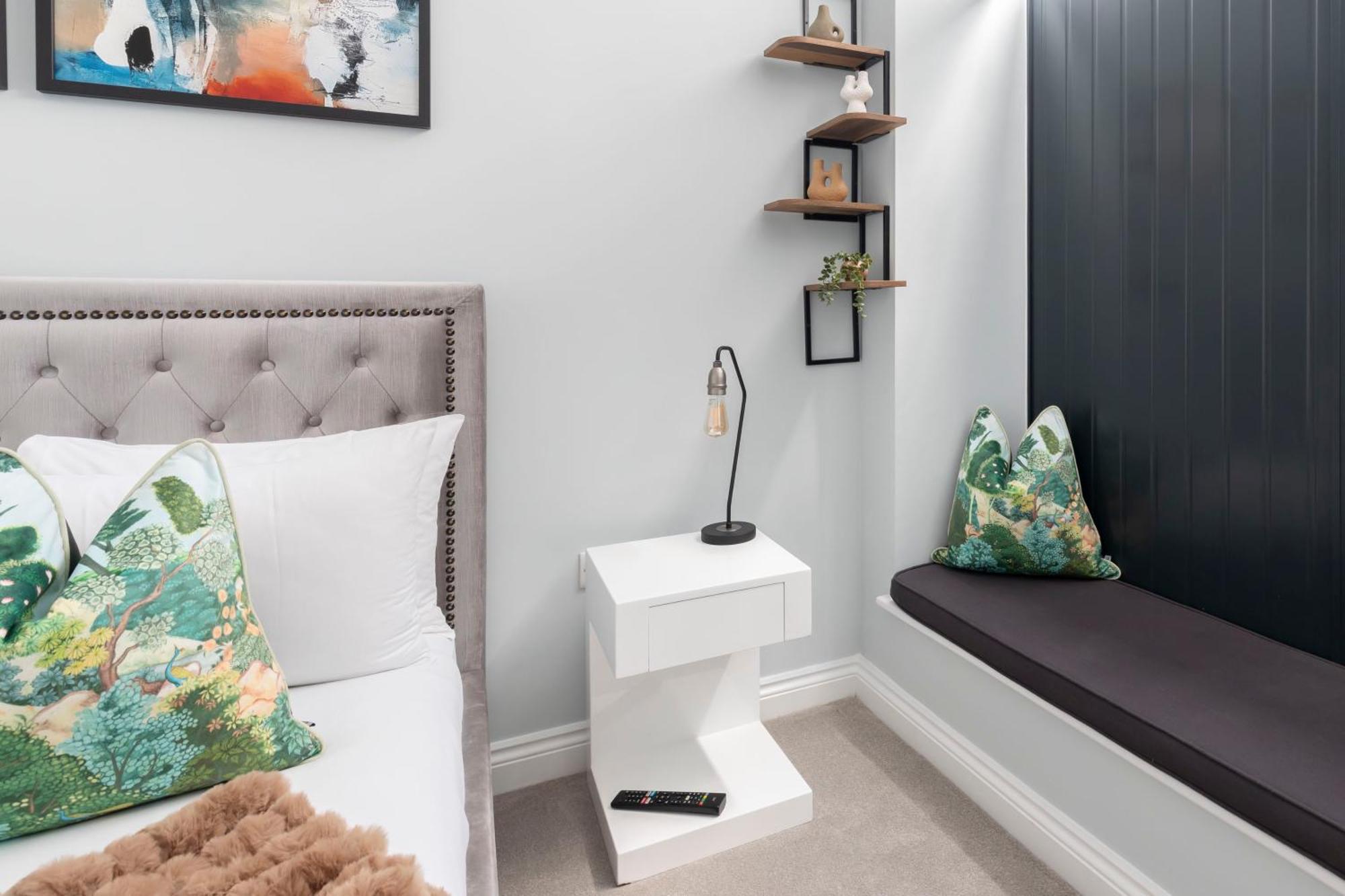 Elliot Oliver - Stylish 2 Bedroom Town Centre Apartment เชลเทนแฮม ภายนอก รูปภาพ